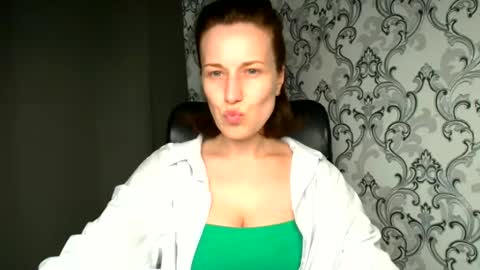 Snapshot of shannen_sweet chatting on June 9, 2026, 8:15 am Shannen online show from June 9, 2026, 8:15 am