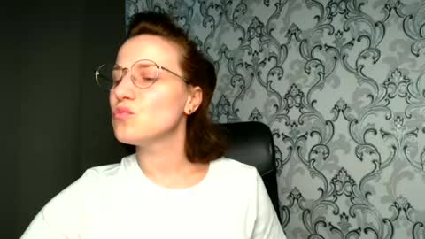 Snapshot of shannen_sweet chatting on June 15, 2026, 11:23 am Shannen online show from June 15, 2026, 11:23 am