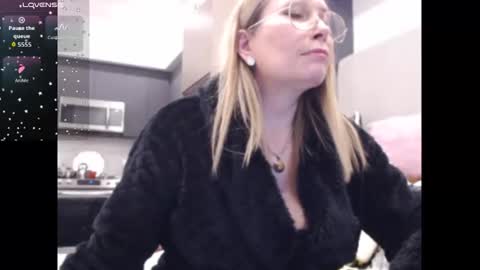 Snapshot of shannon07 chatting on December 22, 2025, 4:09 am Shannon07 online show from December 22, 2025, 4:09 am