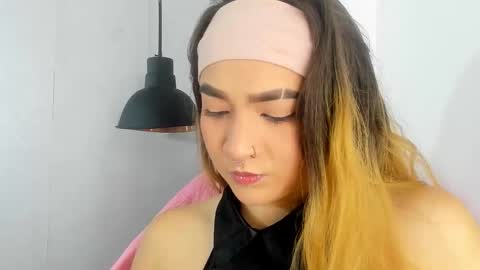 Shanntal  online show from October 17, 2025, 2:19 pm