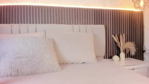 SHANON online show from November 1, 2025, 6:21 pm