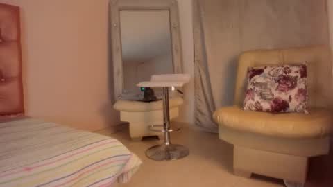 shantal_cruz1 online show from March 24, 2026, 3:44 am