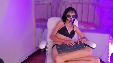 Snapshot of shantal_thompson21 chatting on October 15, 2025, 4:56 am Shantal online show from October 15, 2025, 4:56 am