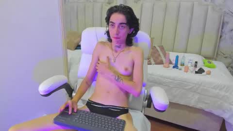 Snapshot of shantal_thompson21 chatting on October 22, 2025, 4:13 am Shantal online show from October 22, 2025, 4:13 am