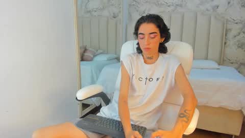 Snapshot of shantal_thompson21 chatting on October 24, 2025, 3:36 am Shantal online show from October 24, 2025, 3:36 am