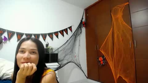 Snapshot of shantalkimberly chatting on October 31, 2025, 10:22 pm maria online show from October 31, 2025, 10:22 pm