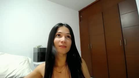 Snapshot of shantalkimberly chatting on November 4, 2025, 9:58 pm maria online show from November 4, 2025, 9:58 pm