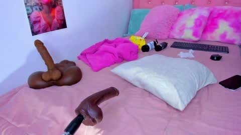 Snapshot of shantall__ chatting on March 27, 2026, 7:13 pm Shantall Jones online show from March 27, 2026, 7:13 pm