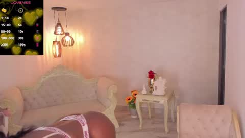 Snapshot of shantallknowless chatting on June 19, 2026, 3:05 pm ShantallKnowles online show from June 19, 2026, 3:05 pm