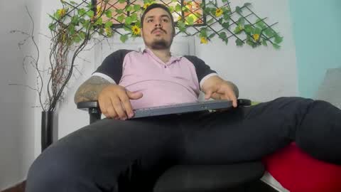 jhon deibyd online show from November 25, 2025, 8:42 pm