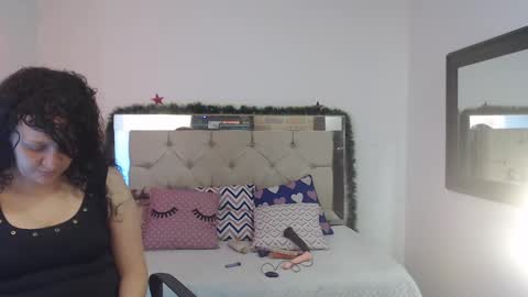 Snapshot of sharlotte__jones chatting on December 16, 2024, 3:43 pm Sara online show from December 16, 2024, 3:43 pm