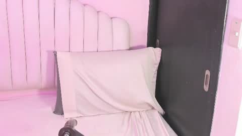 sharlotthe_bigass online show from August 3, 2026, 9:04 am