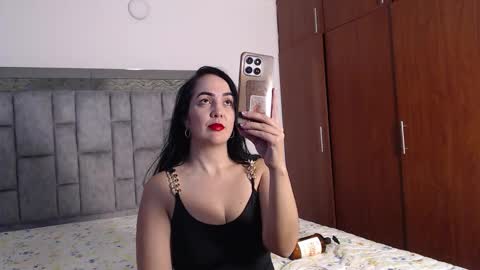 sharon_collin2 online show from February 7, 2026, 3:16 pm