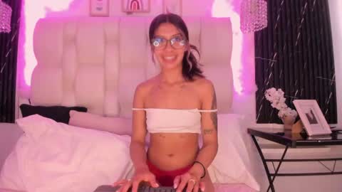 Snapshot of sharon_justin_ chatting on June 6, 2026, 8:13 pm Sharon online show from June 6, 2026, 8:13 pm