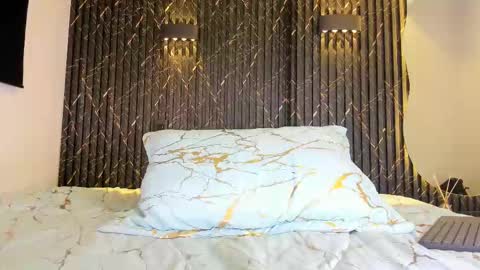 Snapshot of sharonttaylor chatting on October 1, 2025, 10:16 pm SHARON TAYLOR online show from October 1, 2025, 10:16 pm