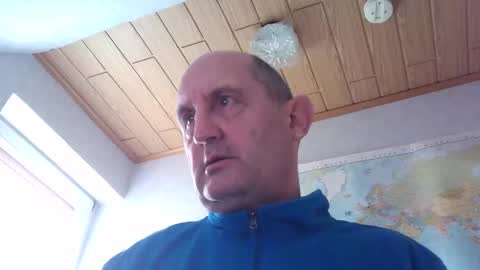 Snapshot of sharpshoder chatting on November 1, 2025, 10:06 am Peter online show from November 1, 2025, 10:06 am