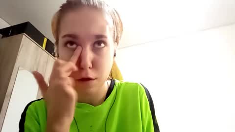 Annette online show from December 5, 2025, 6:33 am