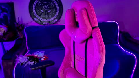Lola online show from January 14, 2025, 9:41 pm