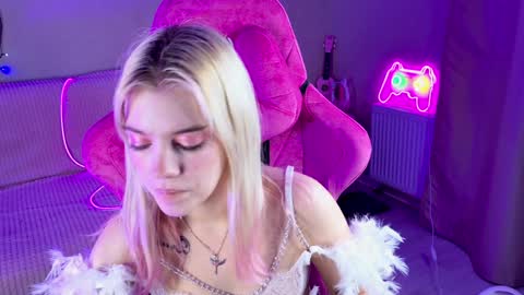 Lola online show from January 19, 2025, 6:32 pm