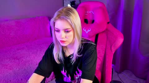 Lola online show from February 4, 2025, 9:41 pm