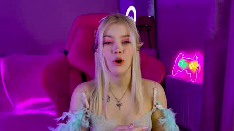 Lola online show from February 20, 2025, 10:15 pm