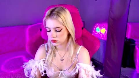 Lola online show from March 3, 2025, 12:15 am
