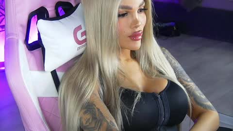Snapshot of shayblonde chatting on December 10, 2024, 12:50 am shayblonde online show from December 10, 2024, 12:50 am