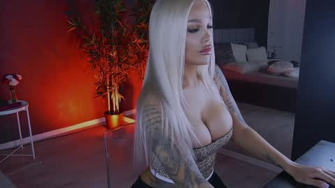 Snapshot of shayblonde chatting on January 12, 2025, 7:00 am shayblonde online show from January 12, 2025, 7:00 am