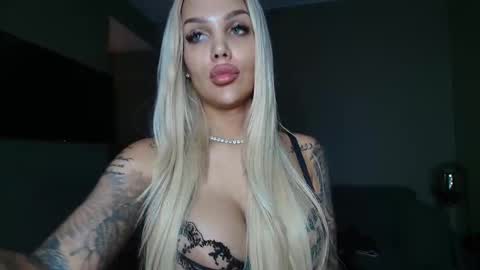 Snapshot of shayblonde chatting on November 12, 2025, 7:03 pm shayblonde online show from November 12, 2025, 7:03 pm