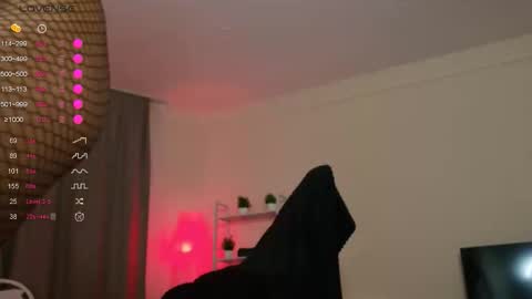 Snapshot of shayloren chatting on October 15, 2025, 4:34 am Shay online show from October 15, 2025, 4:34 am