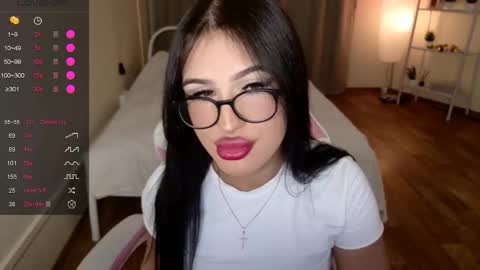 Snapshot of shayloren chatting on November 7, 2025, 4:01 am Shay online show from November 7, 2025, 4:01 am