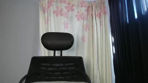 Snapshot of shayna_cute chatting on December 30, 2024, 2:08 pm Shayna online show from December 30, 2024, 2:08 pm