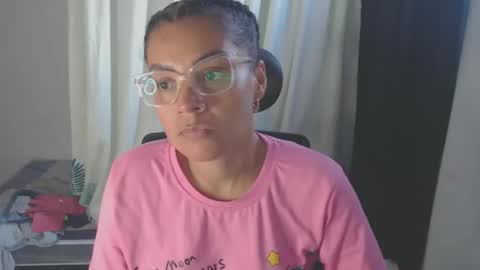 Snapshot of shayna_cute chatting on January 19, 2025, 9:34 pm Shayna online show from January 19, 2025, 9:34 pm