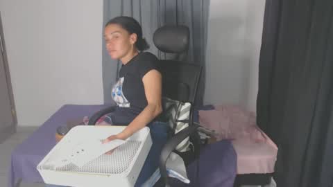 Snapshot of shayna_cute chatting on January 24, 2025, 3:00 am Shayna online show from January 24, 2025, 3:00 am