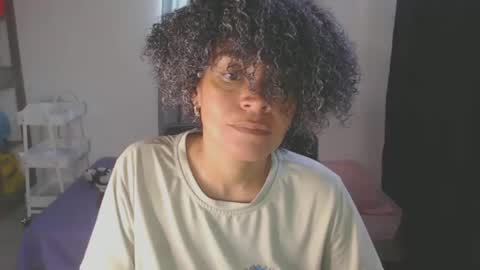 Snapshot of shayna_cute chatting on January 25, 2025, 7:18 pm Shayna online show from January 25, 2025, 7:18 pm