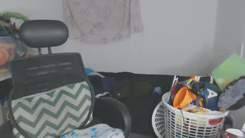 Snapshot of shayna_cute chatting on October 1, 2025, 1:44 am Shayna online show from October 1, 2025, 1:44 am