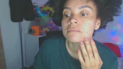 Snapshot of shayna_cute chatting on October 19, 2025, 1:17 am Shayna online show from October 19, 2025, 1:17 am