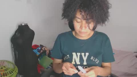 Shayna online show from December 5, 2025, 2:53 am