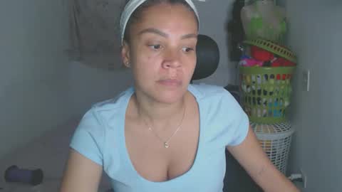 Snapshot of shayna_cute chatting on May 18, 2026, 12:51 am Shayna online show from May 18, 2026, 12:51 am