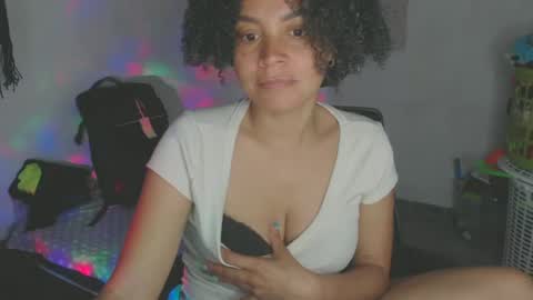 Snapshot of shayna_cute chatting on June 12, 2026, 2:32 am Shayna online show from June 12, 2026, 2:32 am