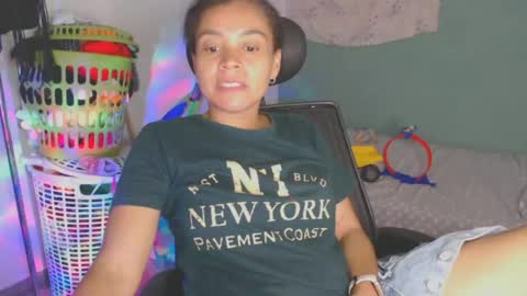 Snapshot of shayna_cute chatting on June 29, 2026, 1:23 am Shayna online show from June 29, 2026, 1:23 am