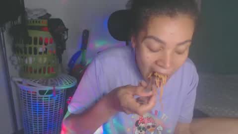 Snapshot of shayna_cute chatting on June 30, 2026, 12:44 am Shayna online show from June 30, 2026, 12:44 am