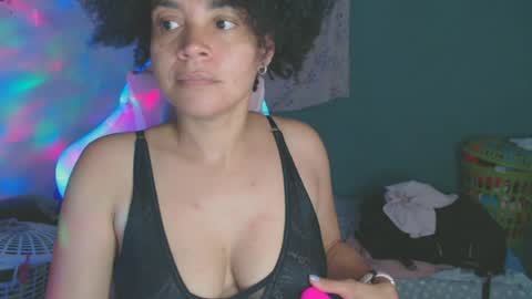 Snapshot of shayna_cute chatting on July 11, 2026, 2:25 am Shayna online show from July 11, 2026, 2:25 am