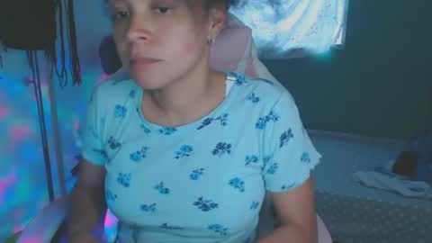 Snapshot of shayna_cute chatting on July 19, 2026, 10:57 pm Shayna online show from July 19, 2026, 10:57 pm