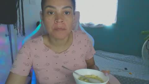 Snapshot of shayna_cute chatting on July 23, 2026, 9:35 pm Shayna online show from July 23, 2026, 9:35 pm