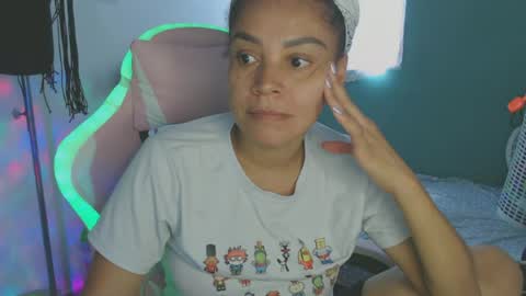 Snapshot of shayna_cute chatting on July 29, 2026, 8:29 pm Shayna online show from July 29, 2026, 8:29 pm
