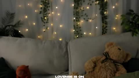 Snapshot of she_well chatting on October 8, 2025, 1:09 pm Anika online show from October 8, 2025, 1:09 pm