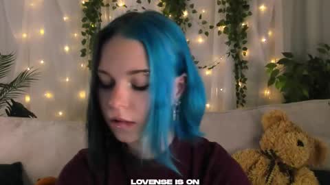 Snapshot of she_well chatting on October 13, 2025, 11:10 am Anika online show from October 13, 2025, 11:10 am