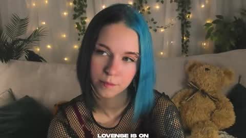 Snapshot of she_well chatting on October 14, 2025, 11:33 am Anika online show from October 14, 2025, 11:33 am