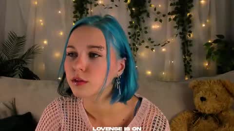 Snapshot of she_well chatting on October 16, 2025, 1:12 pm Anika online show from October 16, 2025, 1:12 pm